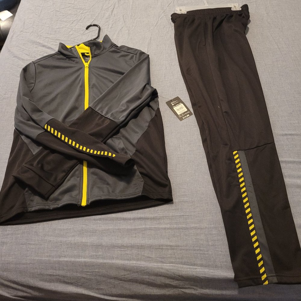 new with tag boys jogging suit size 18